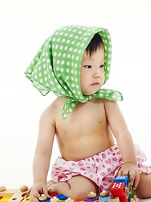 포토 JPG 스튜디오촬영 여자 딸 실내 두건 한명 사람 앉기 동양인 상반신 세로 장난감 놀이용품 한국인 아기 천 여자만 여자한명만 아기만 여자아기만 여자아기한명만 국내포토 1 가족 모션 인종 내부 직물 오브젝트 파일형식