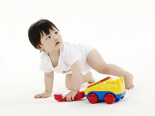 포토 JPG 스튜디오촬영 여자 딸 엎드리기 실내 한명 사람 동양인 가로 장난감 놀이용품 한국인 아기 전화기 수화기 여자만 여자한명만 아기만 여자아기만 여자아기한명만 국내포토 1 가족 모션 인종 내부 오브젝트 파일형식