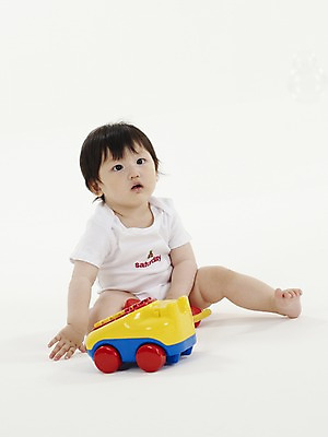 포토 JPG 스튜디오촬영 전신 여자 딸 실내 한명 사람 앉기 동양인 세로 장난감 놀이용품 한국인 아기 전화기 수화기 여자만 여자한명만 아기만 여자아기만 여자아기한명만 국내포토 1 가족 모션 인종 내부 오브젝트 파일형식