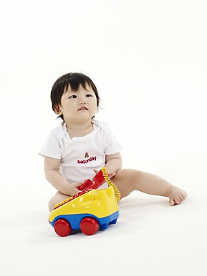 포토 JPG 스튜디오촬영 전신 여자 딸 실내 한명 사람 앉기 동양인 세로 장난감 놀이용품 한국인 아기 전화기 수화기 여자만 여자한명만 아기만 여자아기만 여자아기한명만 국내포토 1 가족 모션 인종 내부 오브젝트 파일형식