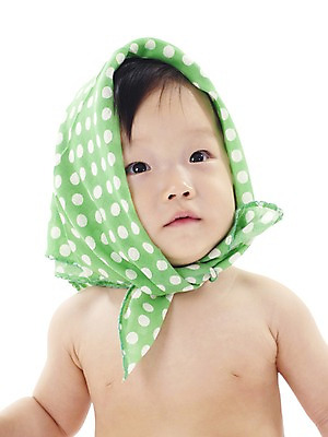 포토 JPG 스튜디오촬영 여자 딸 얼굴 실내 두건 한명 사람 동양인 근접촬영 상반신 신체부위 세로 한국인 아기 천 여자만 여자한명만 아기만 여자아기만 여자아기한명만 국내포토 1 뷰포인트 가족 인종 내부 직물 파일형식