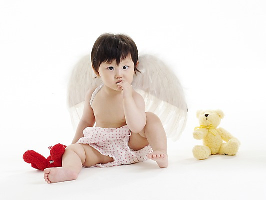 포토 JPG 스튜디오촬영 전신 여자 딸 인형 날개 천사 실내 한명 사람 앉기 동양인 손짓 가로 곰인형 한국인 아기 먹기 여자만 여자한명만 아기만 여자아기만 여자아기한명만 국내포토 1 가족 모션 인종 내부 파일형식