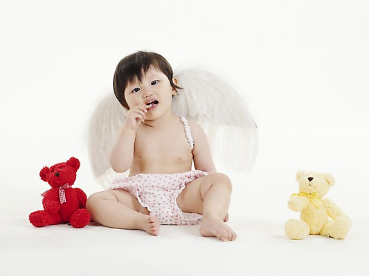 포토 JPG 스튜디오촬영 전신 여자 딸 인형 날개 천사 실내 한명 사람 앉기 동양인 손짓 가로 곰인형 한국인 아기 먹기 여자만 여자한명만 아기만 여자아기만 여자아기한명만 국내포토 1 가족 모션 인종 내부 파일형식