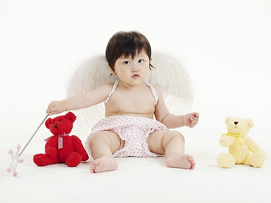 포토 JPG 스튜디오촬영 전신 여자 딸 인형 날개 천사 실내 한명 사람 앉기 동양인 손짓 가로 장난감 곰인형 한국인 아기 마술지팡이 별막대기 요술지팡이 여자만 여자한명만 아기만 여자아기만 여자아기한명만 국내포토 1 가족 모션 인종 내부 막대기 마술도구 파일형식