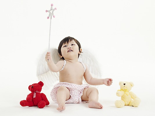 포토 JPG 스튜디오촬영 전신 여자 딸 인형 날개 천사 실내 한명 사람 앉기 동양인 손짓 가로 장난감 곰인형 한국인 아기 마술지팡이 별막대기 요술지팡이 여자만 여자한명만 아기만 여자아기만 여자아기한명만 국내포토 1 가족 모션 인종 내부 막대기 마술도구 파일형식