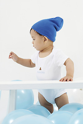 포토 JPG 스튜디오촬영 모자 여자 남자 아들 의자 실내 한명 서기 사람 동양인 손짓 상반신 옆모습 세로 한국인 아기 풍선 비니 아기만 국내포토 모자_잡화 1 잡화 뷰포인트 가구 가족 모션 인종 내부 파일형식