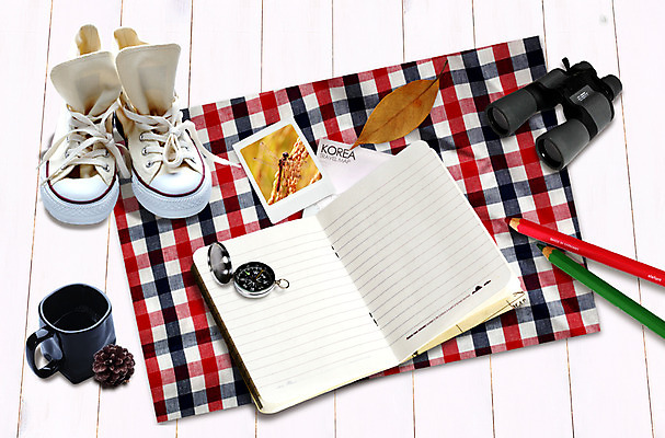 PSD 편집이미지 열매 여행 백그라운드 운동화 신발 낙엽 나뭇잎 문구용품 색연필 바닥 사람없음 가로 필기구 다이어리 망원경 머그컵 나침반 천 여행용품 체크무늬 솔방울 폴라로이드사진 데크 이미지편집 식물 잎 무늬 학용품 컵 사무용품 직물 오브젝트 폴라로이드 파일형식