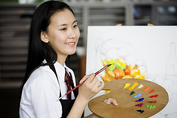 포토 JPG 학생 여학생 여자 교육 교복 학교 청소년 고등학생 수업 실내 고등학교 미술 한명 미소 웃음 사람 동양인 손짓 상반신 10대 스쿨라이프 앞치마 물감 그림물감 한국인 붓 색칠 그리기 팔레트 사물함 이젤 그림 캔버스 도화지 미술교육 채색 미술실 정물화 여자만 여자한명만 십대만 십대여자만 십대여자한명만 국내포토 1 라이프스타일 옷 종이 모션 문화예술 표정 인종 내부 미술도구 파일형식