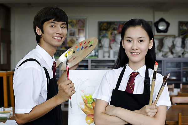 포토 JPG 학생 여학생 여자 교육 남자 교복 남학생 포즈 액자 교실 학교 청소년 고등학생 수업 실내 고등학교 미술 미소 웃음 사람 동양인 상반신 두명 스쿨라이프 앞치마 물감 그림물감 한국인 붓 색칠 그리기 팔레트 사물함 책상 이젤 그림 캔버스 도화지 미술교육 석고상 채색 미술실 십대만 국내포토 라이프스타일 옷 종이 가구 모션 문화예술 표정 인종 내부 미술도구 파일형식