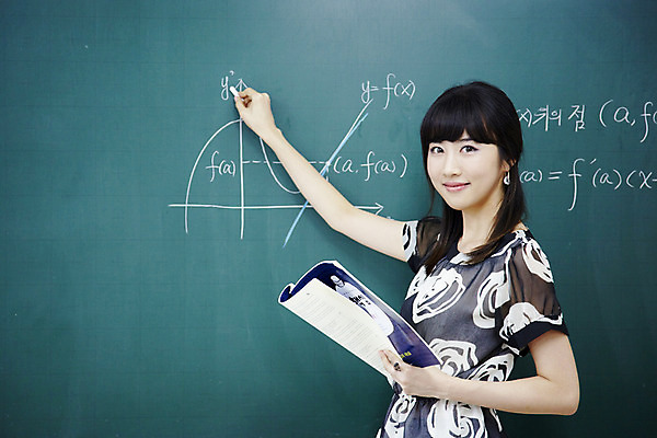 포토 JPG 문자 여자 교육 교실 학교 수업 그래프 교재 실내 한명 미소 웃음 사람 동양인 상반신 20대 성인 책 스쿨라이프 교사 칠판 한국인 수학 가르침 복도 분필 수학교육 교탁 여자만 여자한명만 성인여자만 청년만 청년여자만 성인한명만 청년여자한명만 성인여자한명만 성인만 국내포토 직업 1 라이프스타일 교과목 표정 인종 청년 내부 초크 파일형식