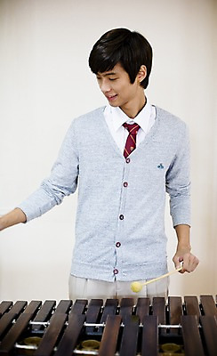 포토 JPG 학생 교육 남자 교복 악기 학교 청소년 고등학생 수업 타악기 실내 고등학교 한명 미소 웃음 사람 동양인 10대 스쿨라이프 한국인 카디건 음악교육 실로폰 마림바 음악실 남자만 남자한명만 십대만 십대남자만 십대남자한명만 국내포토 1 라이프스타일 옷 음악 표정 인종 내부 외투 파일형식