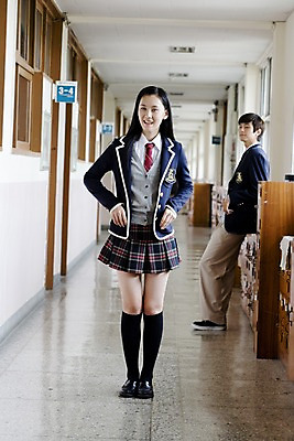 포토 JPG 전신 학생 여학생 여자 교육 남자 교복 남학생 구두 포즈 운동화 바지 창문 학교 청소년 고등학생 양말 실내 고등학교 서기 미소 웃음 사람 동양인 두명 치마 스쿨라이프 한국인 복도 사물함 카디건 형광등 체크스커트 십대만 국내포토 라이프스타일 옷 신발 모션 하의 전등 표정 인종 내부 외투 파일형식