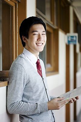 포토 JPG 학생 교육 남자 교복 남학생 창문 학교 청소년 고등학생 실내 고등학교 한명 사람 동양인 상반신 옆모습 10대 책 스쿨라이프 한국인 복도 카디건 수험생 문제집 남자만 남자한명만 십대만 십대남자만 십대남자한명만 국내포토 1 라이프스타일 옷 뷰포인트 인종 내부 외투 파일형식