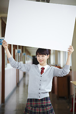 포토 JPG 학생 여학생 여자 교육 교복 창문 학교 청소년 고등학생 안내 실내 고등학교 한명 미소 웃음 사람 동양인 상반신 10대 치마 스쿨라이프 공백 한국인 복도 알림 카디건 체크스커트 여자만 여자한명만 십대만 십대여자만 십대여자한명만 국내포토 1 라이프스타일 옷 하의 표정 인종 내부 외투 파일형식