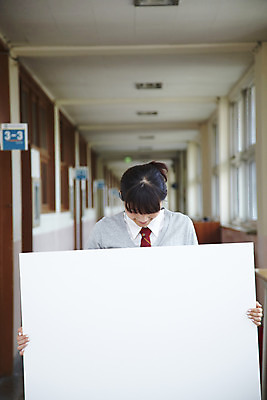 포토 JPG 학생 여학생 여자 교육 교복 창문 학교 청소년 고등학생 안내 실내 고등학교 한명 사람 동양인 상반신 10대 스쿨라이프 공백 한국인 복도 알림 카디건 여자만 여자한명만 십대만 십대여자만 십대여자한명만 국내포토 1 라이프스타일 옷 인종 내부 외투 파일형식