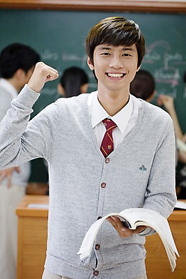 포토 JPG 학생 여자 교육 남자 교복 남학생 포즈 교실 학교 청소년 고등학생 수업 실내 고등학교 서기 미소 웃음 사람 동양인 손짓 여러명 상반신 아웃포커스 책 스쿨라이프 칠판 한국인 단상 십대만 국내포토 라이프스타일 옷 다수 모션 촬영기법 표정 인종 내부 파일형식