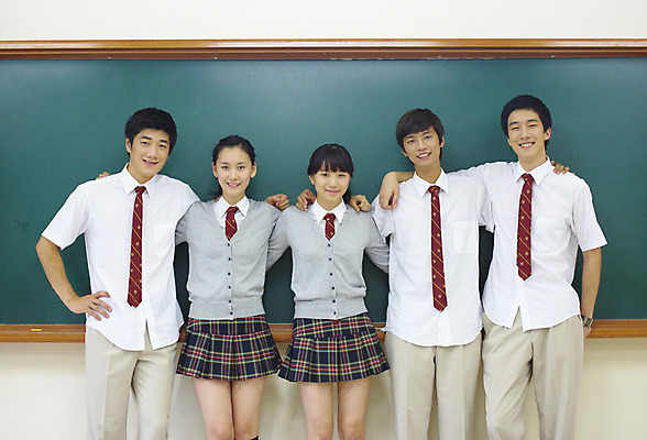포토 JPG 학생 여학생 여자 교육 남자 교복 남학생 포즈 교실 학교 청소년 고등학생 수업 어깨동무 실내 고등학교 서기 미소 웃음 사람 동양인 여러명 상반신 스쿨라이프 칠판 한국인 십대만 국내포토 라이프스타일 옷 다수 모션 표정 인종 내부 파일형식