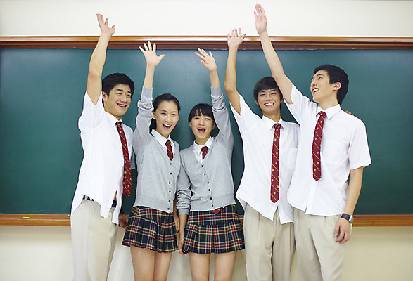 포토 JPG 학생 여학생 여자 교육 남자 교복 남학생 교실 학교 청소년 고등학생 수업 실내 고등학교 서기 미소 웃음 사람 동양인 손짓 여러명 상반신 스쿨라이프 손들기 칠판 한국인 십대만 국내포토 라이프스타일 옷 다수 모션 표정 인종 내부 파일형식