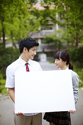 포토 JPG 나무 식물 학생 여학생 여자 교육 남자 교복 남학생 학교 청소년 고등학생 안내 고등학교 서기 미소 웃음 사람 동양인 상반신 야외 두명 건물 스쿨라이프 마주보기 공백 한국인 알림 교정 십대만 국내포토 라이프스타일 건축물 옷 모션 표정 인종 파일형식