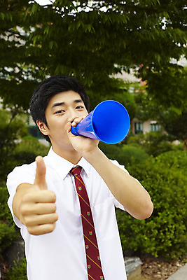 포토 JPG 나무 식물 학생 교육 남자 교복 남학생 학교 청소년 고등학생 안내 고등학교 한명 서기 사람 동양인 손짓 상반신 야외 10대 스쿨라이프 확성기 한국인 엄지손가락 최고 알림 교정 남자만 남자한명만 십대만 십대남자만 십대남자한명만 국내포토 1 라이프스타일 옷 손가락 모션 인종 파일형식