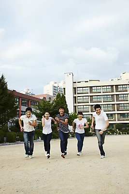 포토 JPG 전신 나무 식물 구름 학생 여학생 여자 교육 남자 교복 남학생 학교 청소년 하늘 고등학생 고등학교 사람 동양인 여러명 야외 건물 캐주얼 달리기 운동 스쿨라이프 경쟁 운동장 한국인 준비 교정 십대만 국내포토 자연요소 라이프스타일 건축물 옷 다수 컨셉 스포츠시설 모션 건강 인종 공간 파일형식