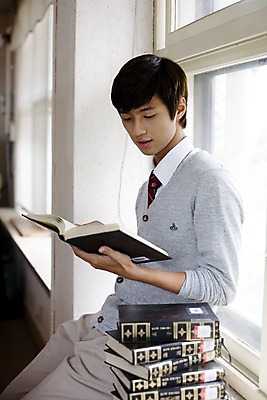 포토 JPG 학생 교육 남자 교복 남학생 창문 학교 청소년 고등학생 실내 고등학교 한명 사람 앉기 동양인 상반신 옆모습 10대 책 독서 스쿨라이프 한국인 도서관 남자만 남자한명만 십대만 십대남자만 십대남자한명만 국내포토 1 라이프스타일 옷 뷰포인트 모션 인종 내부 파일형식