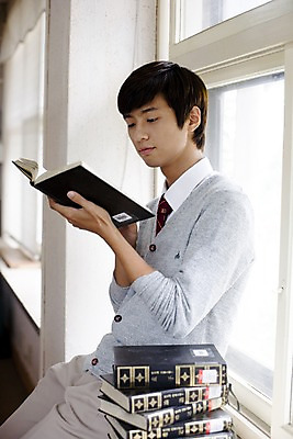 포토 JPG 학생 교육 남자 교복 남학생 창문 학교 청소년 고등학생 실내 고등학교 한명 사람 앉기 동양인 상반신 옆모습 10대 책 독서 스쿨라이프 한국인 도서관 남자만 남자한명만 십대만 십대남자만 십대남자한명만 국내포토 1 라이프스타일 옷 뷰포인트 모션 인종 내부 파일형식