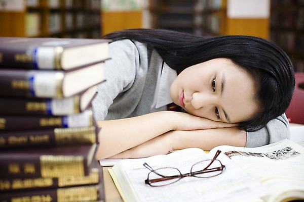 포토 JPG 학생 여학생 여자 교육 교복 안경 엎드리기 학교 청소년 고등학생 책장 실내 고등학교 한명 사람 동양인 상반신 10대 책 스쿨라이프 한국인 잠 수면 도서관 책상 여자만 여자한명만 십대만 십대여자만 십대여자한명만 국내포토 1 라이프스타일 잡화 옷 가구 모션 인종 내부 물 파일형식