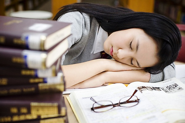 포토 JPG 학생 여학생 여자 교육 교복 안경 엎드리기 학교 청소년 고등학생 실내 고등학교 한명 사람 동양인 상반신 10대 책 스쿨라이프 한국인 잠 수면 도서관 책상 여자만 여자한명만 십대만 십대여자만 십대여자한명만 국내포토 1 라이프스타일 잡화 옷 가구 모션 인종 내부 물 파일형식