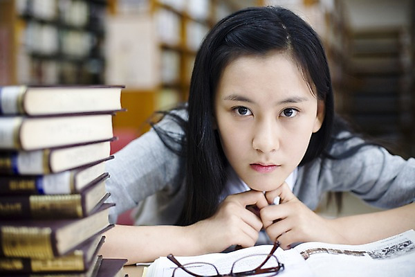 포토 JPG 학생 여학생 여자 교육 교복 안경 엎드리기 학교 청소년 고등학생 책장 실내 고등학교 한명 사람 동양인 상반신 10대 책 스쿨라이프 한국인 도서관 책상 여자만 여자한명만 십대만 십대여자만 십대여자한명만 국내포토 1 라이프스타일 잡화 옷 가구 모션 인종 내부 파일형식