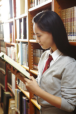 포토 JPG 학생 여학생 여자 교육 교복 학교 청소년 고등학생 책장 실내 고등학교 한명 사람 동양인 상반신 10대 책 독서 스쿨라이프 한국인 도서관 여자만 여자한명만 십대만 십대여자만 십대여자한명만 국내포토 1 라이프스타일 옷 가구 인종 내부 파일형식