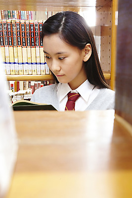포토 JPG 학생 여학생 여자 교육 교복 학교 청소년 고등학생 책장 실내 고등학교 한명 사람 동양인 상반신 10대 책 독서 스쿨라이프 한국인 도서관 여자만 여자한명만 십대만 십대여자만 십대여자한명만 국내포토 1 라이프스타일 옷 가구 인종 내부 파일형식