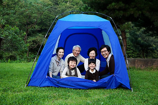 포토 JPG 주간 나무 식물 라이프스타일 여자 할아버지 노년 남자 안경 할머니 초등학생 어린이 여행 가족 엄마 손자 손녀 대가족 텐트 미소 웃음 사람 앉기 동양인 소녀 소년 잔디 여러명 상반신 야외 라이프 부모 소풍 캠핑 한국인 자녀 아빠 숲 삼대 국내포토 자연요소 학생 잡화 다수 관계 모션 레저 표정 캠핑도구 인종 성인 생활 야외활동 손주 파일형식
