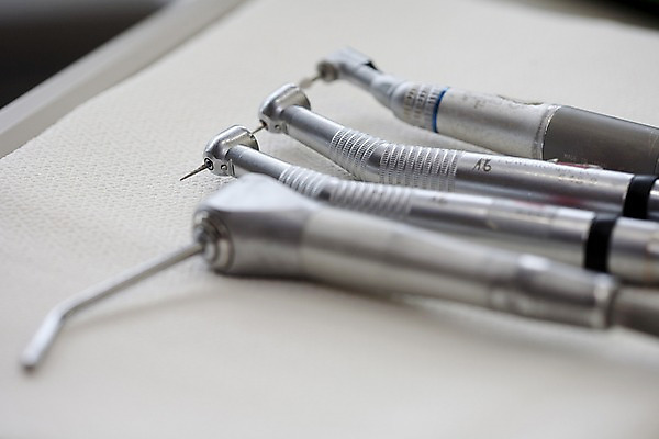 포토 JPG 실내 치과 사람없음 아웃포커스 의료용품 치과용품 석션팁 핸드피스 국내포토 의료기기 촬영기법 병원 내부 파일형식