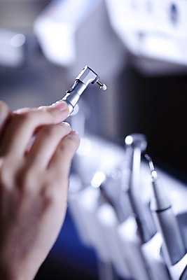 포토 JPG 손 실내 치과 아웃포커스 신체부위 의료용품 치과용품 버 핸드피스 국내포토 의료기기 촬영기법 병원 사람 내부 파일형식