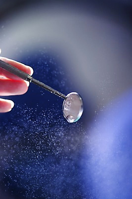 포토 JPG 손 실내 치과 아웃포커스 신체부위 거울 물방울 의료용품 치과용품 국내포토 의료기기 촬영기법 병원 사람 내부 파일형식