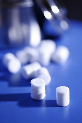 포토 JPG 실내 치과 사람없음 아웃포커스 여러개 의료용품 솜 치과용품 코튼펠렛 국내포토 다수 의료기기 촬영기법 병원 내부 파일형식