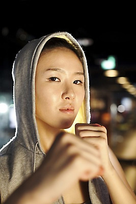 포토 JPG 라이프스타일 손 옷 여자 포즈 모션 실내 건강 한명 사람 동양인 손짓 상반신 20대 성인 아웃포커스 세로 운동복 청춘 운동 건강관리 헬스 주먹 권투 한국인 수비 연습 체육관 여자만 여자한명만 성인여자만 청년만 청년여자만 성인한명만 청년여자한명만 성인여자한명만 성인만 국내포토 1 컨셉 촬영기법 관리 인종 청년 내부 생활 신체부위 격투기 파일형식