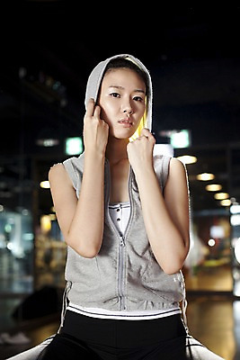 포토 JPG 라이프스타일 옷 여자 포즈 실내 건강 한명 사람 동양인 상반신 20대 성인 세로 운동복 청춘 운동 건강관리 헬스 한국인 연습 체육관 여자만 여자한명만 성인여자만 청년만 청년여자만 성인한명만 청년여자한명만 성인여자한명만 성인만 국내포토 1 컨셉 관리 인종 청년 내부 생활 파일형식
