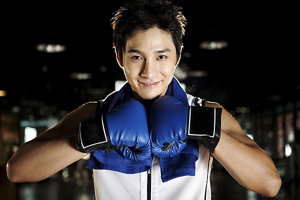 포토 JPG 라이프스타일 옷 남자 포즈 모션 실내 건강 한명 미소 웃음 사람 동양인 상반신 20대 성인 가로 운동복 청춘 수건 운동 건강관리 헬스 권투 한국인 연습 체육관 남자만 남자한명만 성인남자만 청년만 청년남자만 청년남자한명만 성인한명만 성인남자한명만 성인만 국내포토 1 컨셉 표정 관리 인종 청년 내부 생활 위생용품 격투기 파일형식