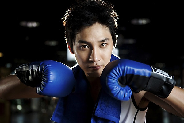 포토 JPG 라이프스타일 옷 남자 포즈 모션 실내 건강 한명 사람 동양인 상반신 20대 성인 가로 운동복 청춘 수건 운동 건강관리 헬스 권투 한국인 글러브 권투글러브 연습 체육관 남자만 남자한명만 성인남자만 청년만 청년남자만 청년남자한명만 성인한명만 성인남자한명만 성인만 국내포토 1 스포츠용품 장갑 컨셉 관리 인종 청년 내부 생활 위생용품 격투기 파일형식