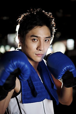 포토 JPG 라이프스타일 옷 남자 포즈 모션 실내 건강 한명 사람 동양인 상반신 20대 성인 세로 운동복 청춘 수건 운동 건강관리 헬스 권투 한국인 글러브 권투글러브 펀치 공격 연습 체육관 남자만 남자한명만 성인남자만 청년만 청년남자만 청년남자한명만 성인한명만 성인남자한명만 성인만 국내포토 1 스포츠용품 장갑 컨셉 관리 인종 청년 내부 생활 위생용품 격투기 파일형식