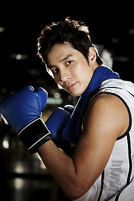 포토 JPG 라이프스타일 옷 남자 포즈 모션 실내 건강 한명 사람 동양인 상반신 20대 성인 세로 운동복 청춘 수건 운동 건강관리 헬스 권투 한국인 글러브 권투글러브 자신감 연습 체육관 남자만 남자한명만 성인남자만 청년만 청년남자만 청년남자한명만 성인한명만 성인남자한명만 성인만 국내포토 1 감정 스포츠용품 장갑 컨셉 관리 인종 청년 내부 생활 위생용품 격투기 파일형식