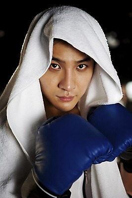 포토 JPG 라이프스타일 옷 남자 포즈 모션 실내 건강 한명 사람 동양인 상반신 20대 성인 세로 운동복 청춘 수건 운동 건강관리 헬스 권투 한국인 글러브 권투글러브 자신감 연습 체육관 남자만 남자한명만 성인남자만 청년만 청년남자만 청년남자한명만 성인한명만 성인남자한명만 성인만 국내포토 1 감정 스포츠용품 장갑 컨셉 관리 인종 청년 내부 생활 위생용품 격투기 파일형식