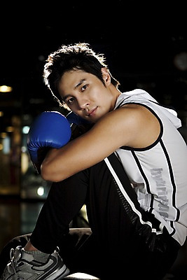 포토 JPG 라이프스타일 옷 남자 포즈 휴식 실내 건강 한명 사람 앉기 동양인 상반신 20대 성인 세로 운동복 청춘 운동 건강관리 헬스 권투 한국인 글러브 권투글러브 체육관 남자만 남자한명만 성인남자만 청년만 청년남자만 청년남자한명만 성인한명만 성인남자한명만 성인만 국내포토 1 스포츠용품 장갑 컨셉 모션 관리 인종 청년 내부 생활 격투기 파일형식