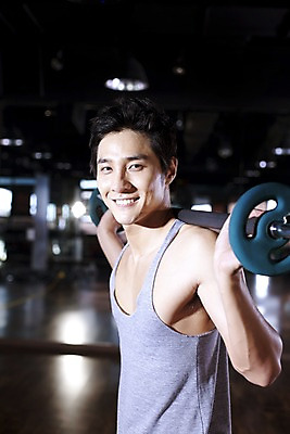 포토 JPG 라이프스타일 남자 포즈 근육 실내 건강 한명 미소 웃음 사람 동양인 손짓 상반신 20대 성인 운동복 운동 건강관리 운동기구 헬스 헬스장 거울 한국인 역기 웨이트트레이닝 웨이트기구 전면거울 남자만 남자한명만 성인남자만 청년만 청년남자만 청년남자한명만 성인한명만 성인남자한명만 성인만 국내포토 1 옷 모션 표정 관리 인종 청년 내부 생활 파일형식