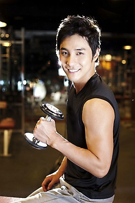 포토 JPG 라이프스타일 남자 포즈 근육 실내 건강 한명 미소 웃음 사람 앉기 동양인 손짓 상반신 20대 성인 운동복 운동 건강관리 운동기구 헬스 아령 헬스장 한국인 웨이트트레이닝 웨이트기구 남자만 남자한명만 성인남자만 청년만 청년남자만 청년남자한명만 성인한명만 성인남자한명만 성인만 국내포토 1 옷 모션 표정 관리 인종 청년 내부 생활 파일형식