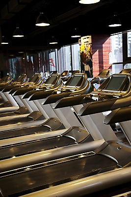 포토 JPG 라이프스타일 포즈 창문 전등 조명 실내 건강 사람없음 전자제품 운동 건강관리 운동기구 헬스 헬스장 가전제품 생활가전 런닝머신 국내포토 관리 내부 생활 파일형식