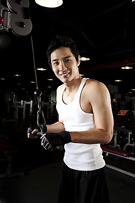 포토 JPG 라이프스타일 남자 포즈 장갑 전등 조명 실내 건강 한명 미소 웃음 사람 동양인 손짓 상반신 20대 성인 운동복 운동 건강관리 운동기구 헬스 헬스장 한국인 웨이트트레이닝 웨이트기구 랫풀다운 하이랫풀 헬스장갑 남자만 남자한명만 성인남자만 청년만 청년남자만 청년남자한명만 성인한명만 성인남자한명만 성인만 국내포토 1 잡화 옷 모션 표정 관리 인종 청년 내부 생활 파일형식