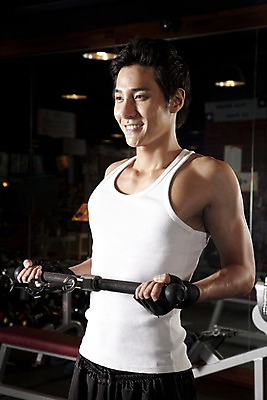 포토 JPG 라이프스타일 남자 포즈 장갑 실내 건강 한명 미소 웃음 사람 동양인 손짓 상반신 20대 성인 운동복 운동 건강관리 운동기구 헬스 헬스장 한국인 웨이트트레이닝 웨이트기구 랫풀다운 하이랫풀 헬스장갑 남자만 남자한명만 성인남자만 청년만 청년남자만 청년남자한명만 성인한명만 성인남자한명만 성인만 국내포토 1 잡화 옷 모션 표정 관리 인종 청년 내부 생활 파일형식